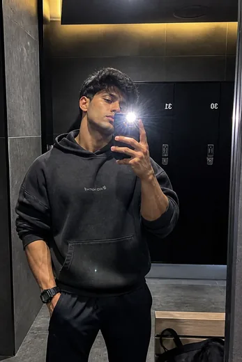 Gym Locker Room Mirror Selfie with Flash & Pump Cover
