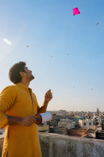 Makar Sankranti Kite Flying Terrace Video Prompt (Kling / Veo)