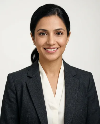 Women's Executive Corporate LinkedIn Headshot Prompt